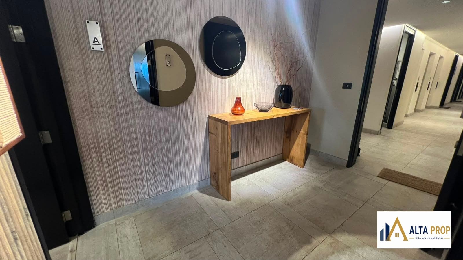 Venta Departamento Nuevo 2D 2B Piso 10 con Vista — Vitacura